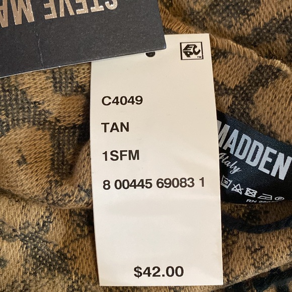 NWT Steve Madden Mid-Weight Leopard Print Muffler Scarf - Picture 7 of 7